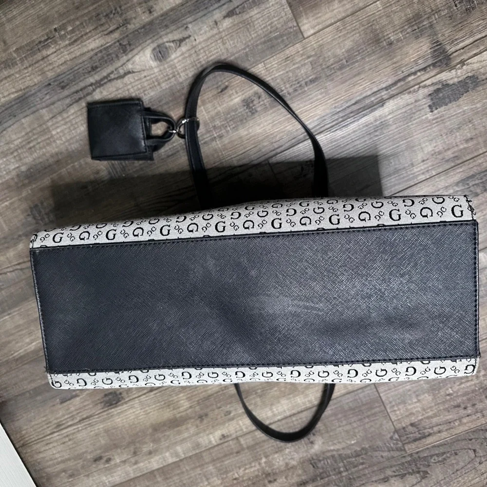 GUESS Tote Bag‎ G Logo Print Black Straps With Matching Pouch